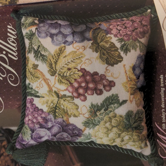 Just CrossStitch Magazine February 2000 - Picture 5 of 14